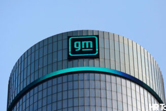General Motors is closing its Arizona IT centre and eliminating 940 jobs.